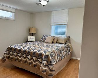 MC Headquarters And Pets Welcome - Miles City - Schlafzimmer