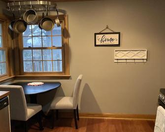 Sunsets On Palisades. Quiet Location On - Appleton - Dining room