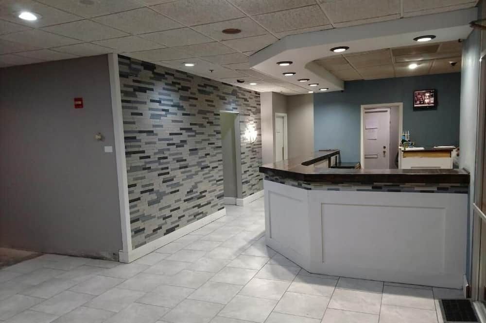 Travelodge by Wyndham Lincoln Northeast