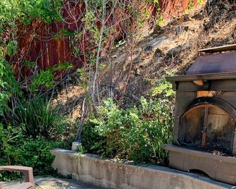 Cozy house with stunning views - Copperopolis - Outdoors view