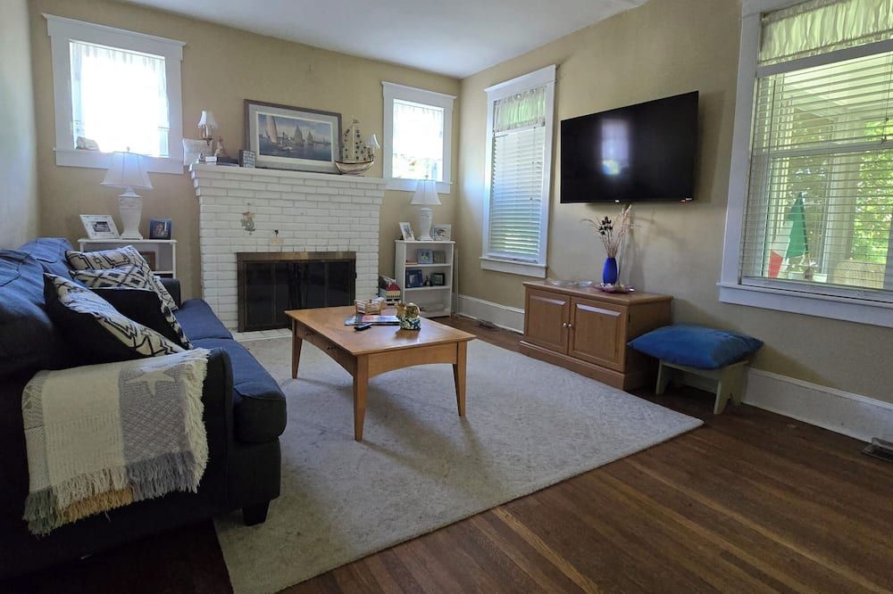 Eastern Shore Maryland --2 Minute Walk To Beach; Quintessential Beach Home