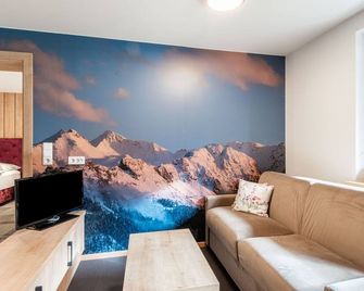 Apartment in Wald near Zillertal Ski Slopes - Wald Im Pinzgau - Living room