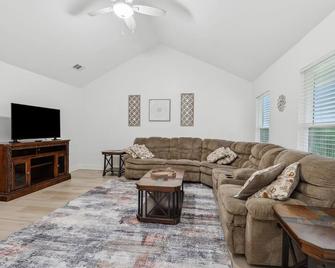Peaceful luxury home - Slidell - Living room
