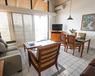 Maui Schooner Resort - Kīhei - Living room