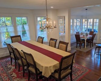 The Flowers House - Downtown Historic Home in the Heart of Mount Dora - Mount Dora - Eetruimte