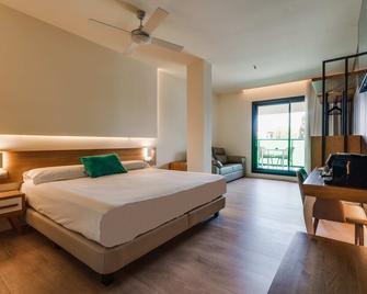 Hotel Brisamar Suites - Coma-ruga - Schlafzimmer
