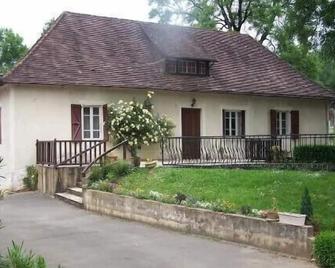 Former mill cottage or available in guest rooms in Lamothe Fenelon - Nadaillac-de-Rouge - Edificio