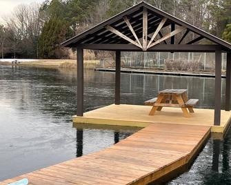Extended Stay Cottage w/ loft in Secluded Bamboo Forest in Burlington NC - Burlington - Pool