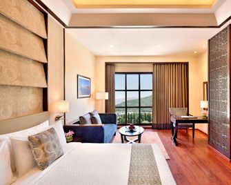 Four Points by Sheraton Srinagar - Srinagar - Kamar Tidur