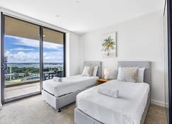 Sweeping Ocean view Apt w Carpark and rooftop pool - Southport - Bedroom