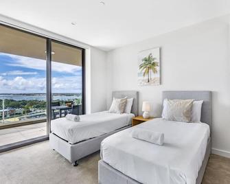 Sweeping Ocean view Apt w Carpark and rooftop pool - Southport - Bedroom