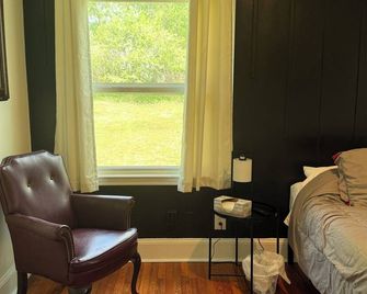 Plaid Pad - Stylish Retreat 12 min to Airport & Downtown - Charlotte