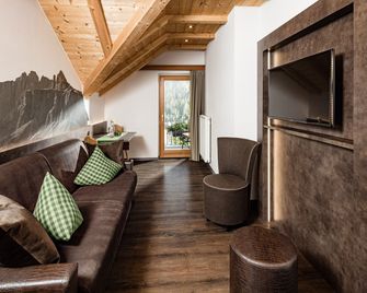 Boutique & Fashion Hotel Maciaconi - Selva di Val Gardena - Living room