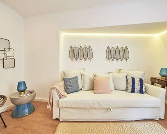 Belém Light Filled Apartment, By Timecooler - ליסבון - סלון