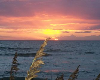 Oceanfront in Duck. Perfect for a couple or small family!! Updated March 2022! - Duck - Playa