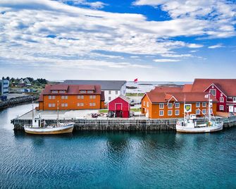 Finnøy Bryggehotell - by Classic Norway Hotels - Олесунн - Будівля