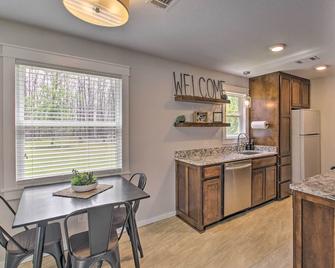 Cozy Hideaway Near Lake Ouachita and Hot Springs! - Hot Springs Village - Cocina