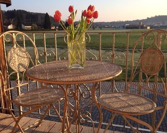 Wonderful vacation apartment 'Wendelstein' on the 1st floor at Etterer Hof - Feldkirchen-Westerham - Balcón