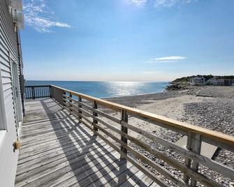 Cozy private beach stilt house-steps to the beach. - Scituate - Balcón