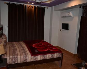 Continental Guest House - Muzaffarabad - Bedroom