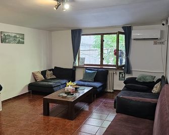 Hostel Sport Bucharest - Bucarest - Sala de estar