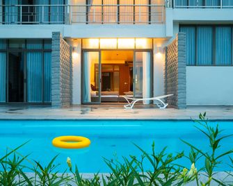 Koh Talu On Shore Hotel & Resort - Bang Saphan - Pool
