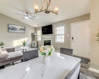 8 Mi to Neuse River: Cozy Gem in Havelock! - Havelock - Eetruimte