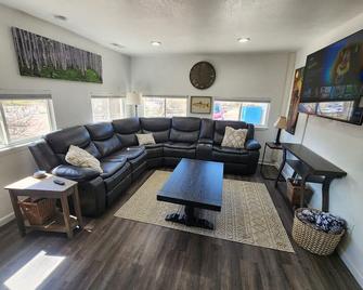 Babbling Brook Apartments - Cañon City - Sala de estar