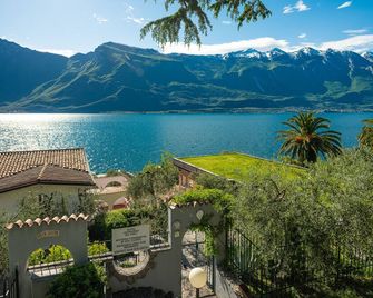 Hotel Leonardo da Vinci - Limone sul Garda - Outdoor view