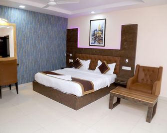 the rudraksh hotel - Chhatarpur - Bedroom