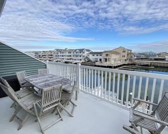 Premium Bayfront Property with Boat Slip, EV Charging - Sea Isle City - Balcón