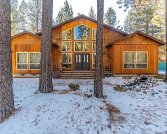 Cozy Sunriver Cabin Near Mt. Bachelor - La Pine - Building
