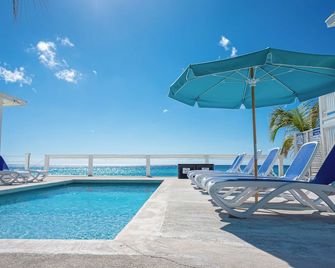 The Sands Hotel - Cockburn Town - Pool