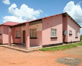 Kwesu Guest House - Livingstone - Building
