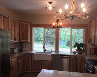 Surrounded by State Forest land, near Knik River Tailrace fishing, luxury detail - Palmer - Cucina