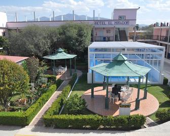 Hotel El Mirador - Tequisquiapan - Schlafzimmer