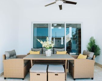 Spacious Luxury 5-Bedroom, 7 Bath Villa w/ AC & Wi-Fi - 15min North of Cabarete - Cabarete - Innenhof