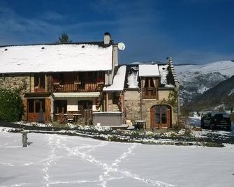 Farmhouse Gite In Beautiful Mountain Location, Heated Pool & Hot Tub. - Campan - Building
