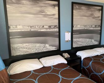 Super 8 by Wyndham Phoenix West - פיניקס - חדר שינה