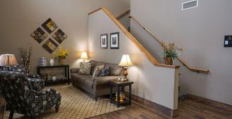 Quality Inn & Suites Watertown - Watertown - Sala de estar