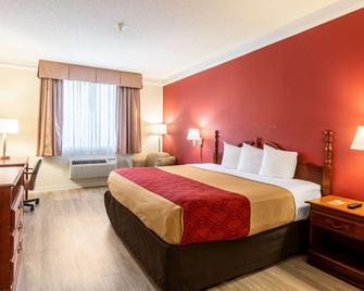 Econo Lodge Inn & Suites - Douglasville - Bedroom