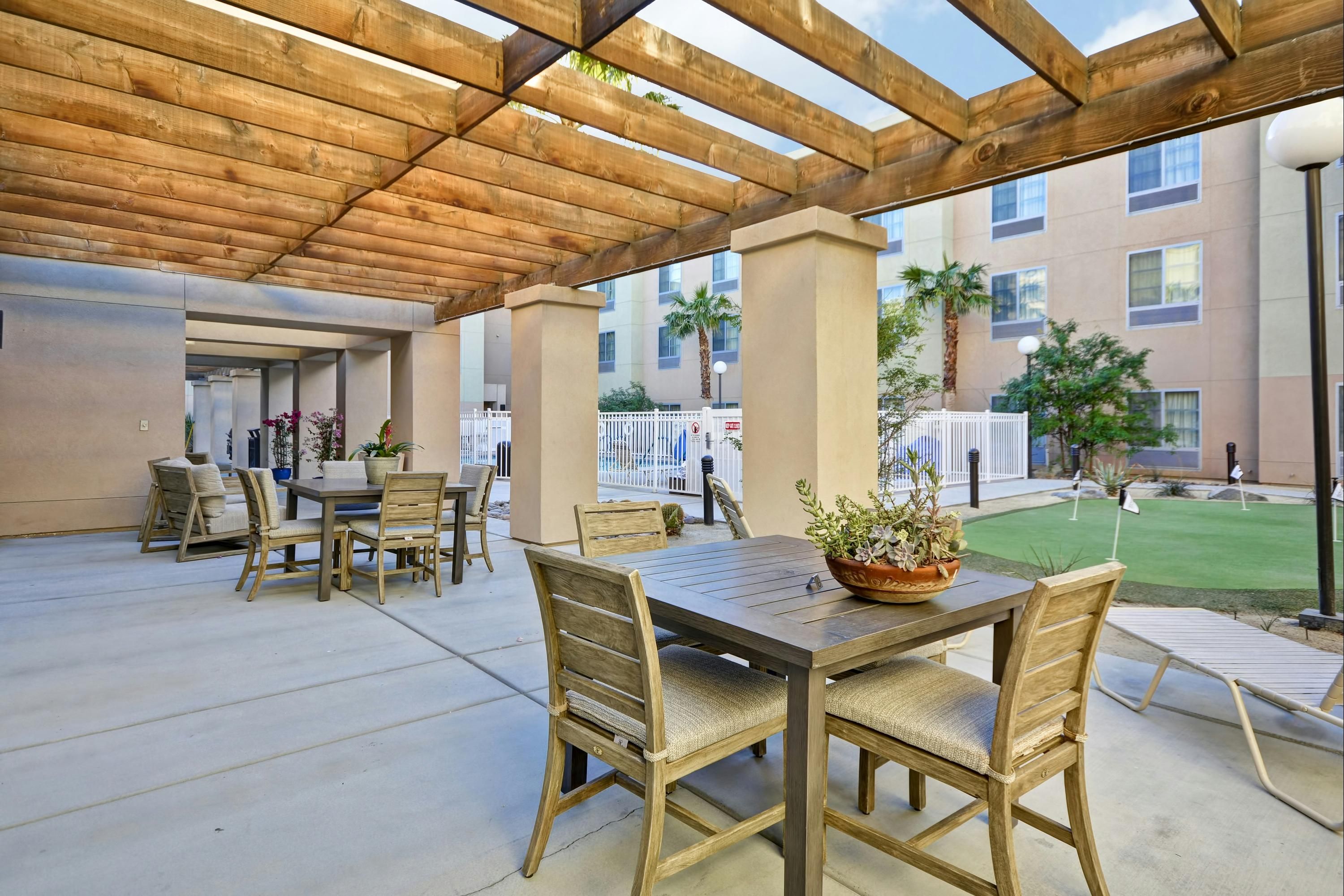 Homewood Suites by Hilton Palm Desert - Palm Desert - Innenhof