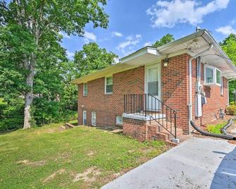 Greensboro Home Less Than 4 Mi to Downtown! - Greensboro - Edificio
