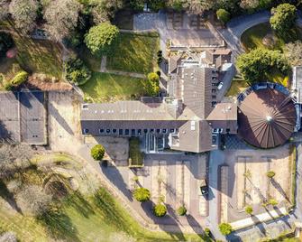 Copthorne Hotel Effingham Gatwick - Crawley - Outdoor view