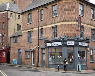 ألي إن - أكسفورد - مبنى