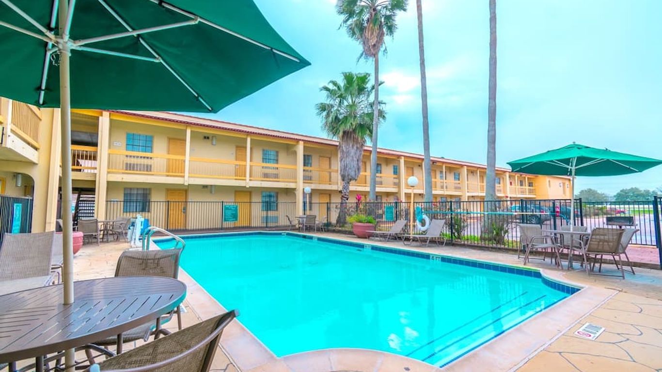 La Quinta Inn by Wyndham Clute Lake Jackson