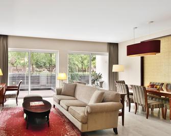 Marriott Suites Pune - Pune - Living room