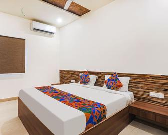 Fabexpress Jai Manglam Service Apartment - Nagpur - Bedroom