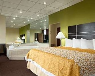 Days Inn by Wyndham Oil City Conference Center - Oil City - Habitación