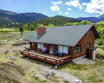 Scenic Cabin with Wildlife Views Near Madison River, Ennis, Montana - McAllister - Building